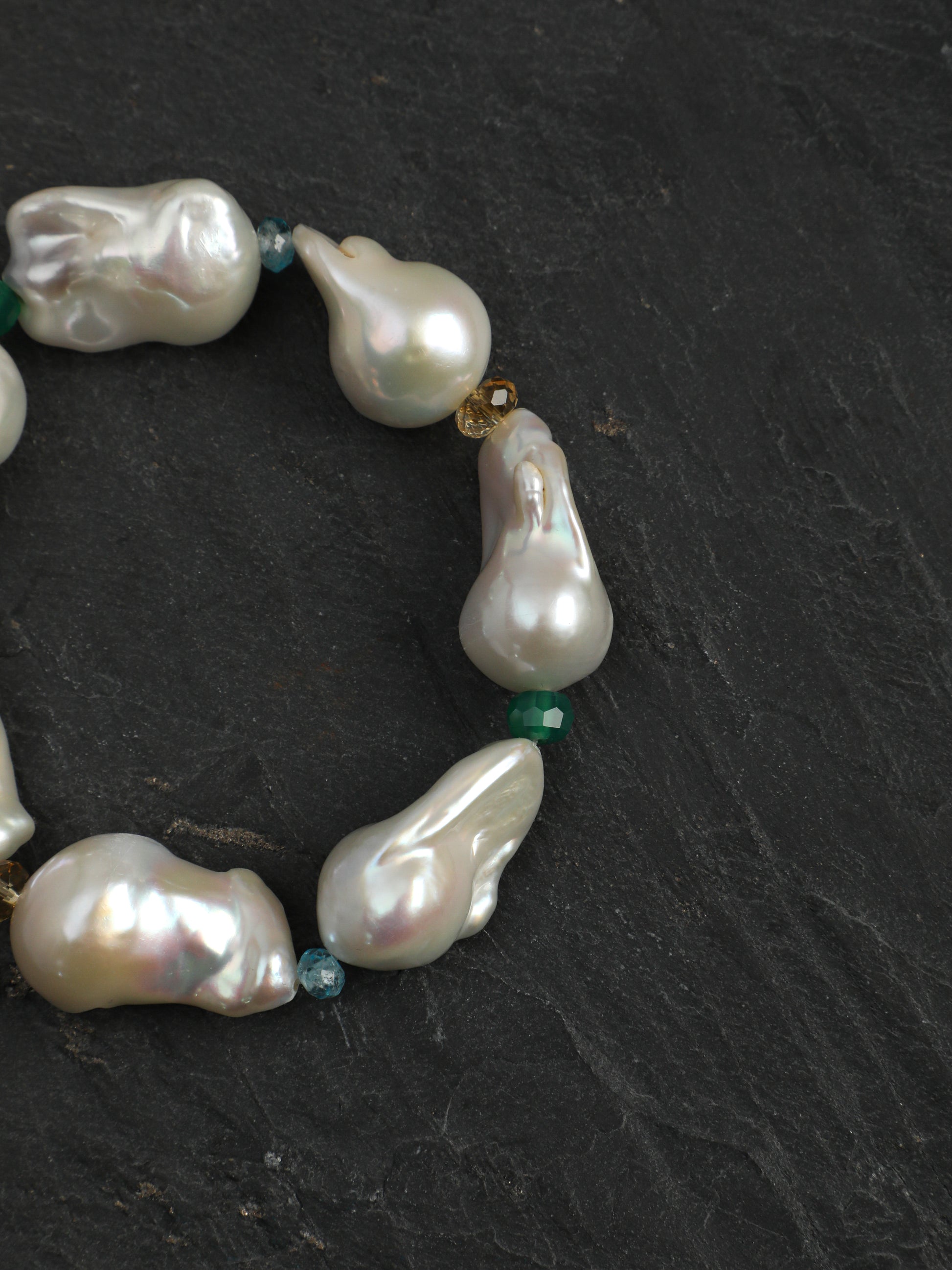 Large Baroque pearl and multi-gemstone bracelet – image 6