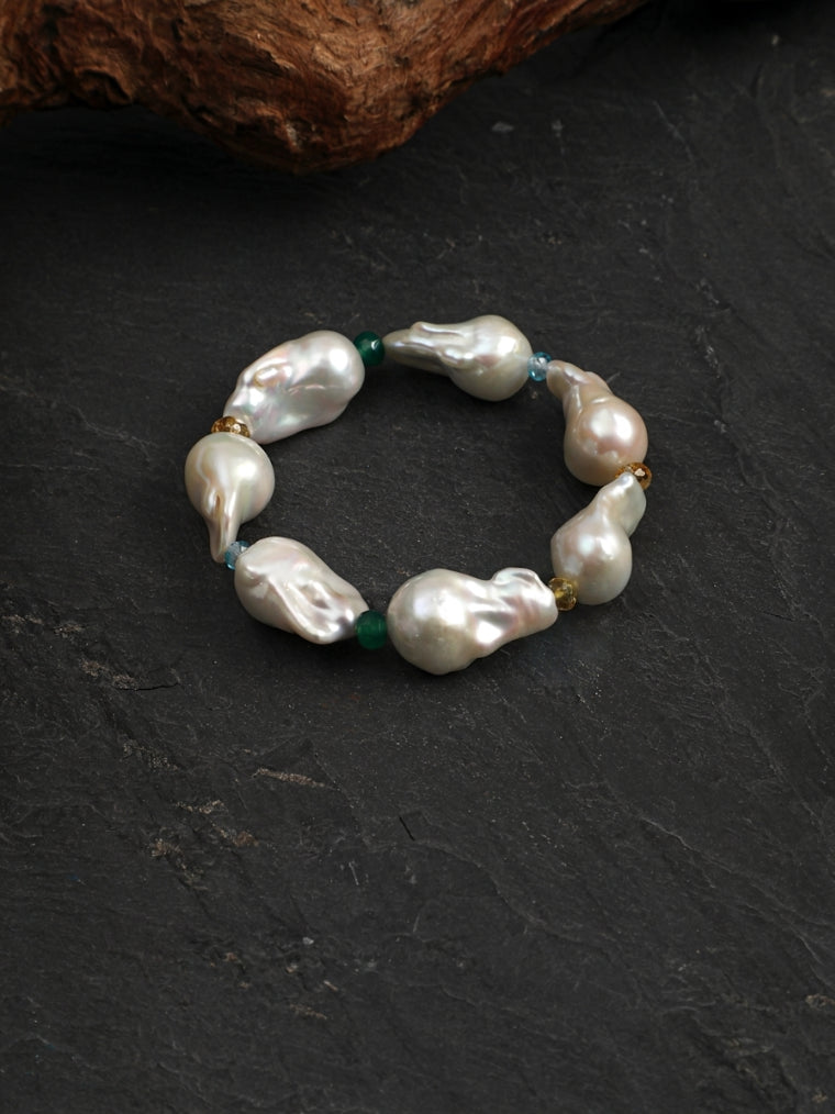 Large Baroque pearl and multi-gemstone bracelet – image 9
