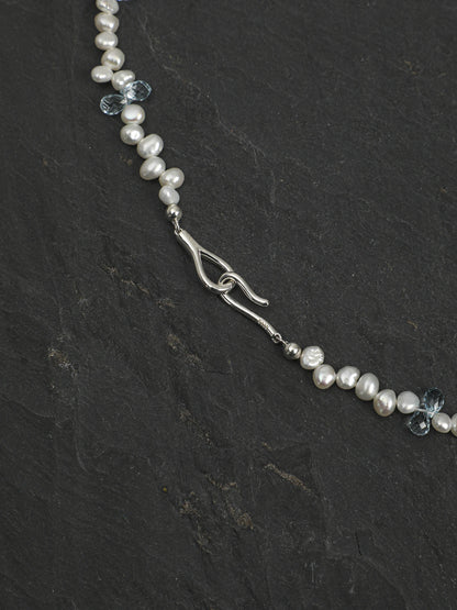 Close-up of the 925 silver question-mark hook clasp and pearl strand