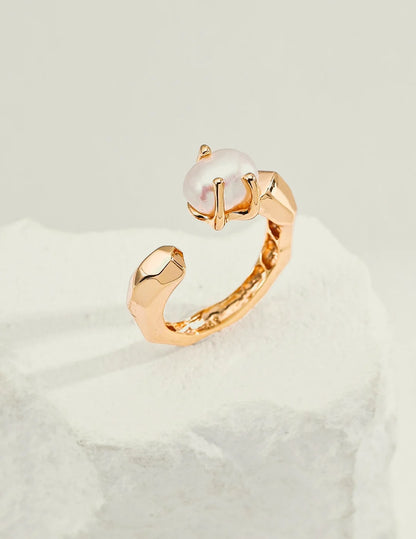 Faceted Pearl Claw Open Ring in gold, 18K gold-plated 925 sterling silver with a cultured freshwater pearl
