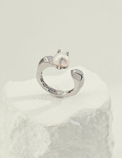 Faceted Pearl Claw Open Ring in silver, 925 sterling silver with a cultured freshwater pearl